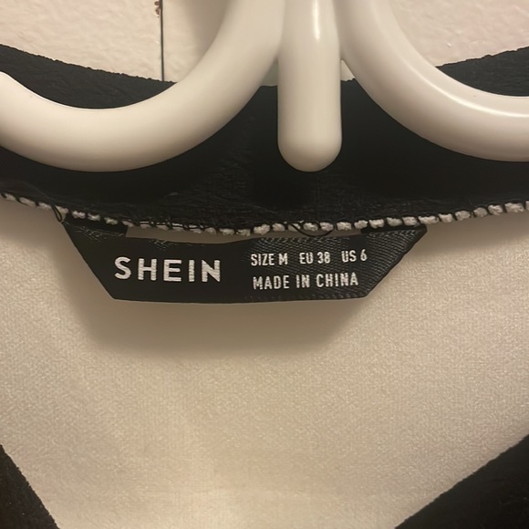 Unique designed blouse - Picture 4 of 4